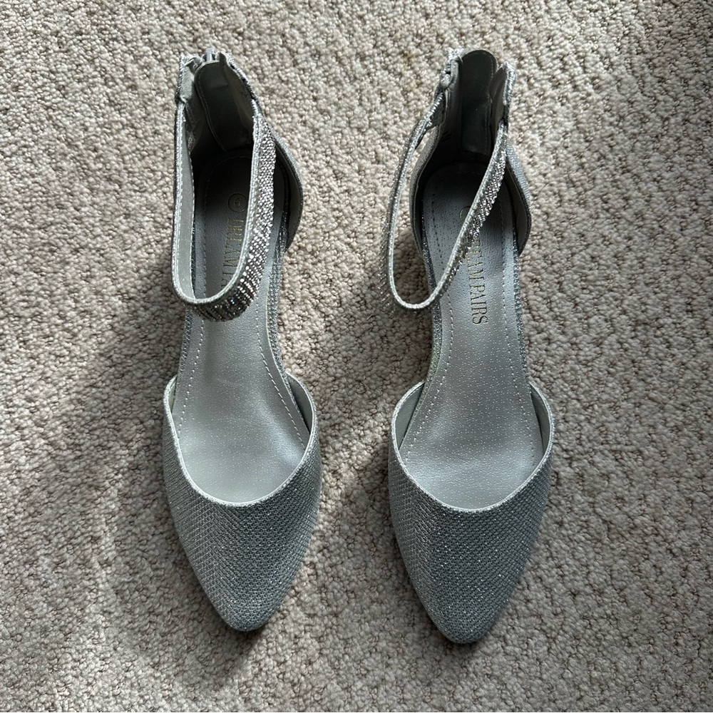 NWT Dream Paris Silver Women's Flats